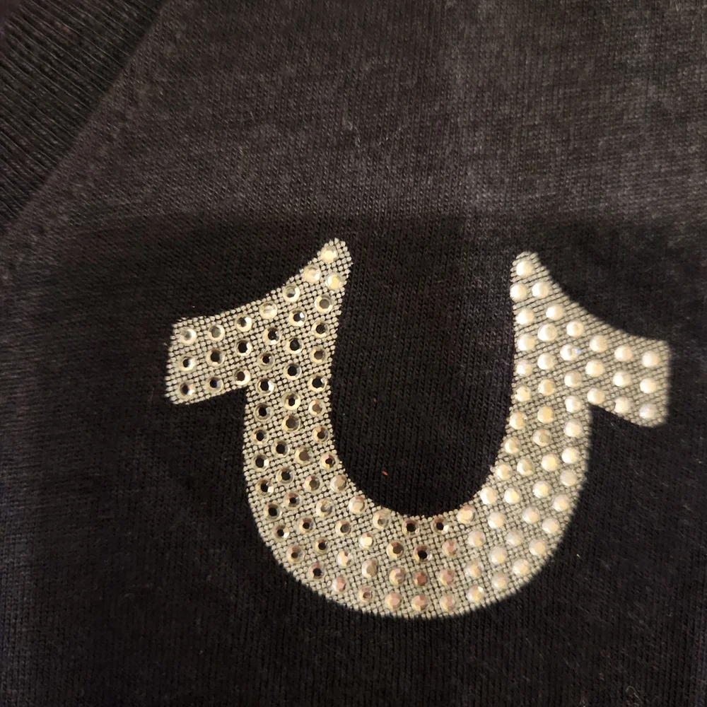 **NWT** - True Religion - CRYSTAL BUDDHA GRAPHIC V-NECK TEE - Black - **NWT** - Picture 7 of 14